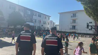 İzmir’de okullar açıldı, jandarma ekipleri sahaya indi