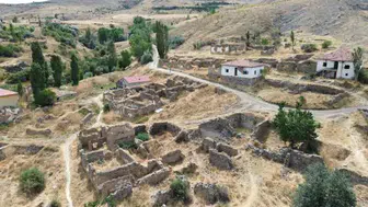 Şarkışla'da zamanın durduğu köy: 20 haneden geriye sadece bir aile kaldı