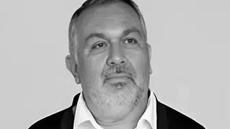 Ali Hürol hangi yapımlarda oynadı, kaç dizide yer aldı, tiyatro oyunları neler, kariyeri ve hayatı nasıl?