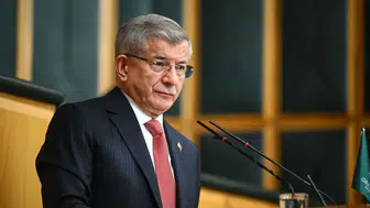 Ahmet Davutoğlu kimdir? Kaç yaşında, nereli, ne iş yapıyor, neden gündemde, evli mi, eşi kim, çocuğu var mı, kaç çocuğu var?