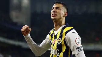Kadıköy'de İspanyol hakem skandalı: Mert Müldür'e yapılan harekete kart çıkmadı!