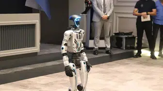 Türkiye'de bir ilk: Melikgazi Belediyesi kadrosuna insansı robot kattı