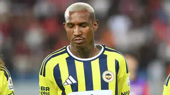 Fenerbahçe'de yaprak dökümü sürüyor: Yıldız futbolcu yeni takımı için yola çıktı