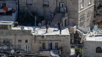 İsrail askerleri, Doğu Kudüs'te Filistinli ailenin evini buldozerlerle yıktı