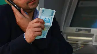 Büyü bozdurma vaadine kanıp farklı hesaplara para gönderdi