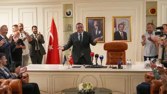Üsküdar'da belediye yönetimi değişti: Dündar Ziya Gültekin göreve başladı