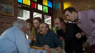 Kahkaha fırtınasına hazır olun: '2 Aile Arasında' vizyona giriyor
