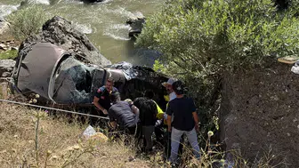 Bingöl'de otomobil dere yatağına devrildi: 1 ölü, 4 yaralı