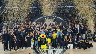 Cumhurbaşkanlığı Kupası'nı müzesine götüren Fenerbahçe'de zafer coşkusu