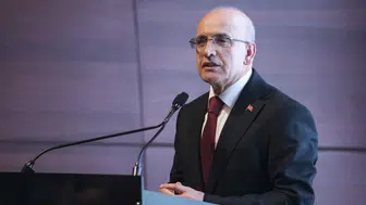 Bakan Şimşek'ten enflasyon ve kur iddialarına net yanıt: Fiyat istikrarından taviz yok