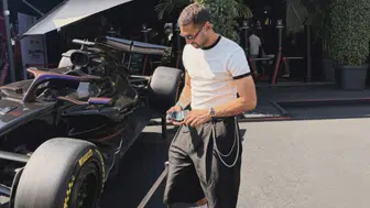 Hakan Çalhanoğlu’nun F1 tarzı olay oldu: Loafer ve bol şort ikilisi sosyal medyayı ikiye böldü