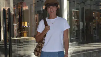 Özge Özpirinçci İstinyePark'ta görüntülendi