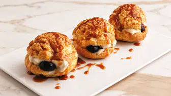 Yaban mersinli profiterol kreması nasıl yapılır, dondurulmuş meyveyle yapılır mı? Kremaya yaban mersinleri ne zaman eklenmelidir, buzdolabında ne kadar soğutulmalıdır?