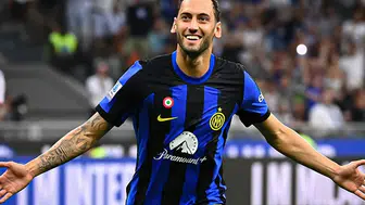 Hakan Çalhanoğlu Nereli? kaç yaşında, hangi takımlarda oynadı, sahadaki mevkisi ne, kaç numaralı forma giyiyor, hangi takımda oynuyor, evli mi, eşi kim, çocuğu var mı?
