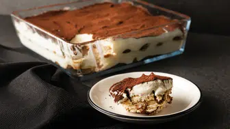 Yalancı tiramisu nasıl yapılır, malzemeleri nelerdir, kedidili nasıl ıslatılır, kaç kalori, buzdolabında kaç gün dayanır?