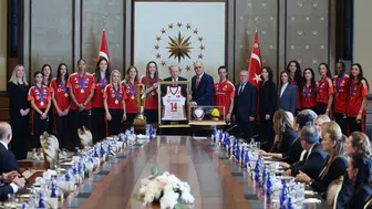 Şampiyon Filenin Sultanları Cumhurbaşkanı Erdoğan ile bir araya geldi