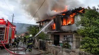 Amasya'da alevlere teslim olan evde hasar oluştu