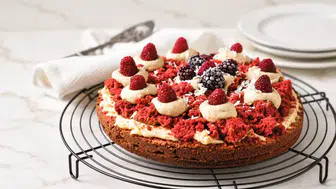 Red velvet pasta nasıl yapılır, tarifi nedir, kırmızı kadife pasta hamuruna ne konur, pişirmenin püf noktaları nelerdir?