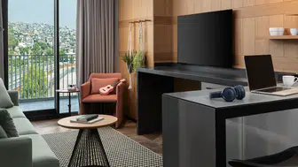 İzmir'de Moxy otel açıldı: Neva Yalı projesinde yeni dönem başladı