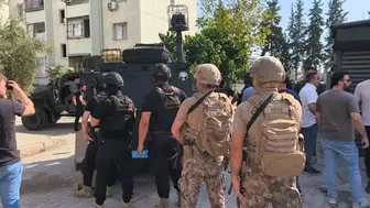 Adana’da el bombalı kriz: Özel harekat polisleri alarma geçti