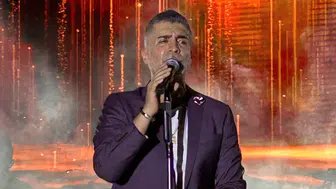 Özcan Deniz Girne'de sahnede 35 yıllık müzik kariyerini değerlendirdi