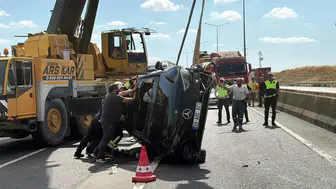 Çorlu'da feci kaza: Refüje çarpan otomobil metrelerce sürüklendi
