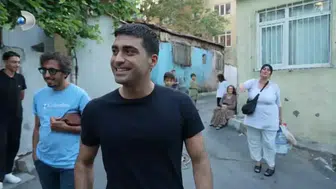 Doğukan Güngör'den set arasında samimi haller: Çocuklarla taş-kağıt-makas oynadı