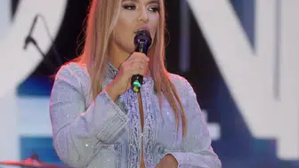 Demet Akalın Bursa Kahve Festivali'nde sahne aldı