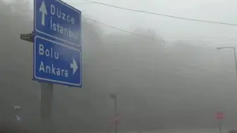 D-100 Bolu Dağı geçişinde sis trafiği olumsuz etkiliyor