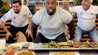 Sosyal medya fenomeni Big Groove İstanbul'da kebap ziyafetiyle dans etti