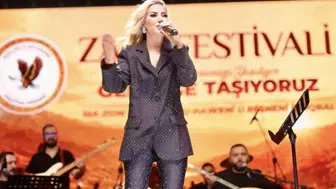 Şarkıcı Maral memleketi Bingöl'de Zaza Festivali'nde konser verdi