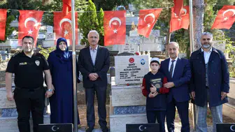 Öğrenciler şehit alıcann öztürk’ün kabri başında dualarla andı