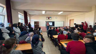 Afyonkarahisar'da öğrenci ve velilere yönelik siber güvenlik eğitimi verildi
