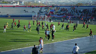 Kırıkkale FK maçında son dakika golü sonrası çocuk taraftarlar sahaya koştu