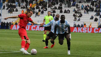 Trendyol Süper Lig'de Erzurumspor FK sahasında Çorum FK'ya 3-1 mağlup oldu