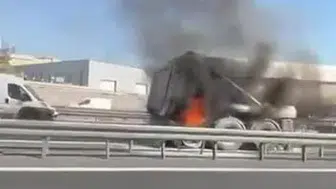 Kocaeli'de iki ayrı araç yangını: Otomobil ve tır dorsesi alev aldı
