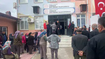 Görev yaptığı okulda baygın bulunan 57 yaşındaki hizmetli yaşamını yitirdi