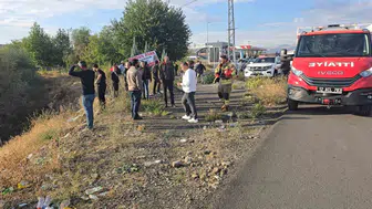 Bingöl'de sondaj kamyonu ile beton mikseri çarpıştı: 2 yaralı