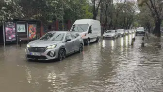 İstanbul’da sağanak yağış Sarıyer’de ulaşımı olumsuz etkiledi