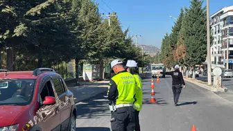 Tavşanlı'da trafik polisinden ehliyet ve ruhsat denetimi