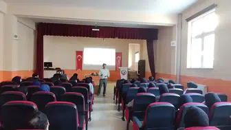 Bayburt'ta 12. sınıf öğrencilerine YKS ve tercih süreci anlatıldı