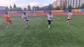 Ağrı Kadın Futbol Takımı, Vali Bozkurt'un desteğiyle 1. Lig hedefliyor