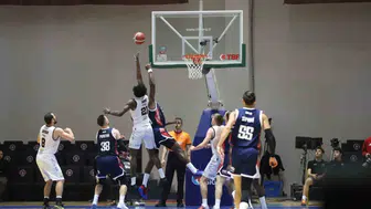 Bordo Basketbol lig lideri Bahçeşehir Koleji'ni 103-88 mağlup etti