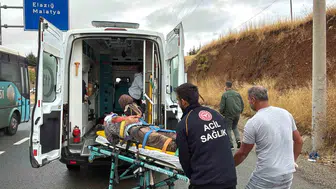 Elazığ'da kamyonun çarptığı yaşlı adam yaralandı
