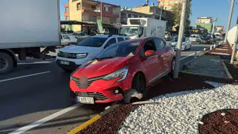 Serik'te sanayi kavşağında kaza: 1 yaralı