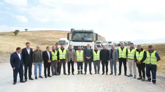 Muş’ta köy yollarında asfalt çalışmaları devam ediyor