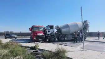 Avcılar'da beton mikserlerinin karıştığı kazada iki kişi yaralandı