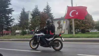 Eskişehir'de motosiklet sürücüsü 29 Ekim coşkusunu yollara taşıdı