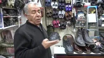 Van’da yağışlı havalar ayakkabı tamircilerini hareketlendirdi