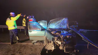 Düzce'nin Akçakoca ilçesinde iki araç kafa kafaya çarpıştı: 5 yaralı